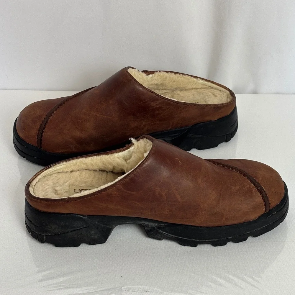 UGG Australia 5120 Leather Shearling Lined Clogs Mules Brown Mens 8 Womens 10